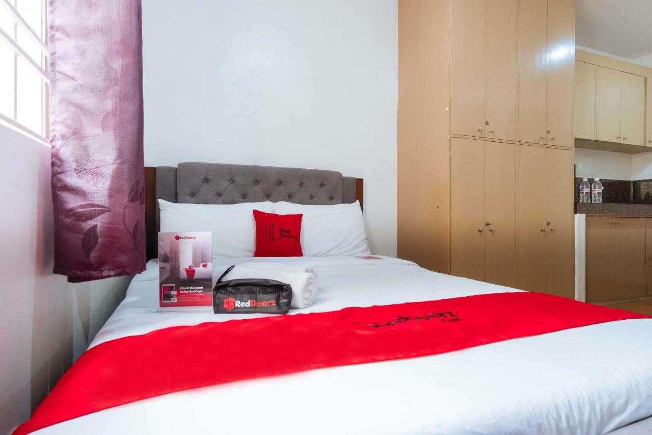 Reddoorz Near Robinsons Place Manila Bagian luar foto
