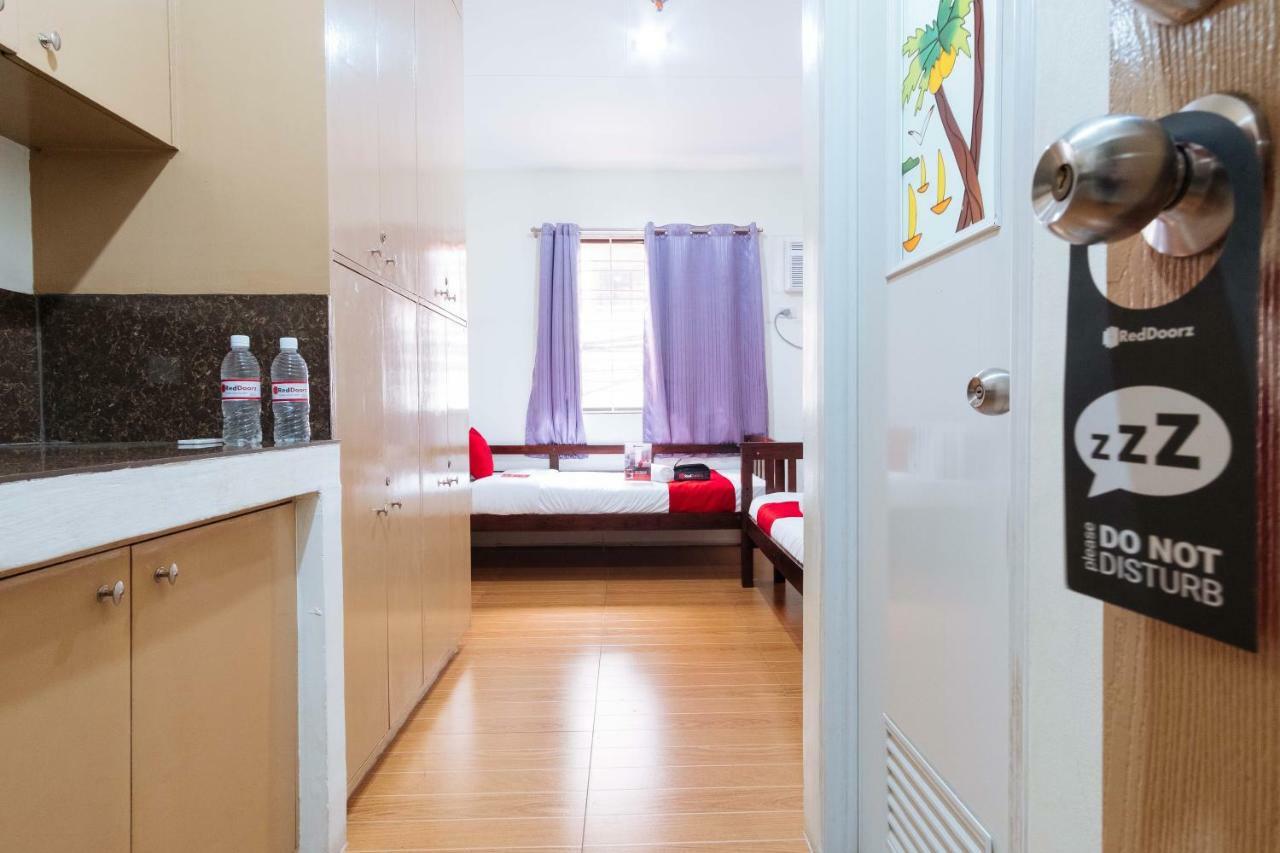 Reddoorz Near Robinsons Place Manila Bagian luar foto