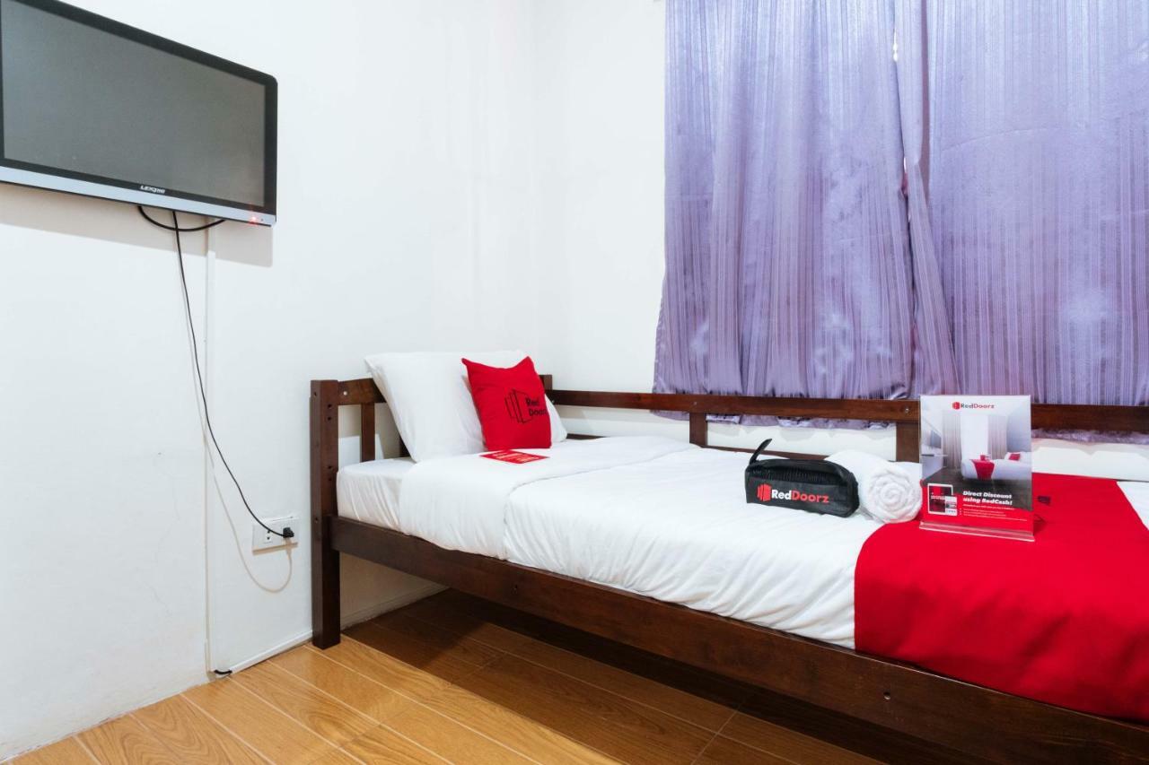 Reddoorz Near Robinsons Place Manila Bagian luar foto