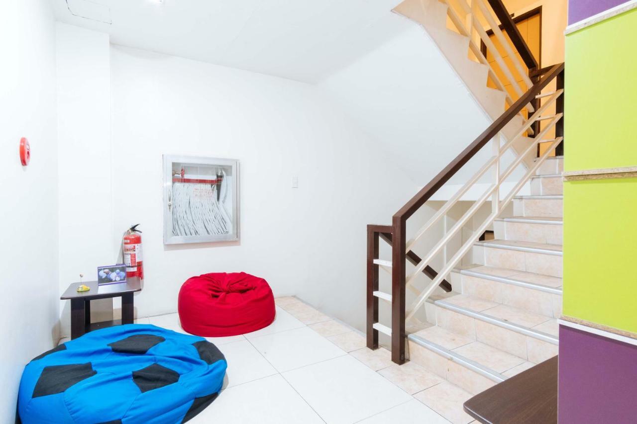Reddoorz Near Robinsons Place Manila Bagian luar foto