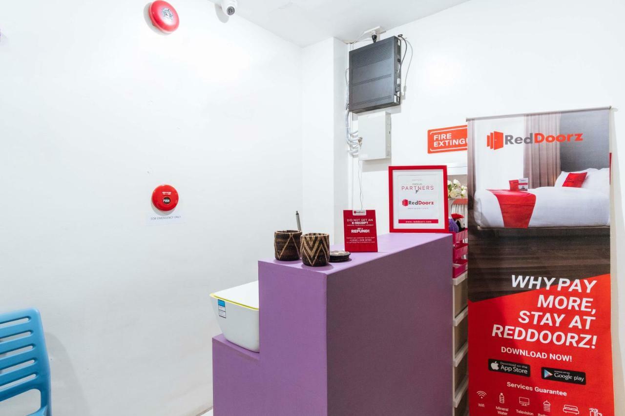 Reddoorz Near Robinsons Place Manila Bagian luar foto