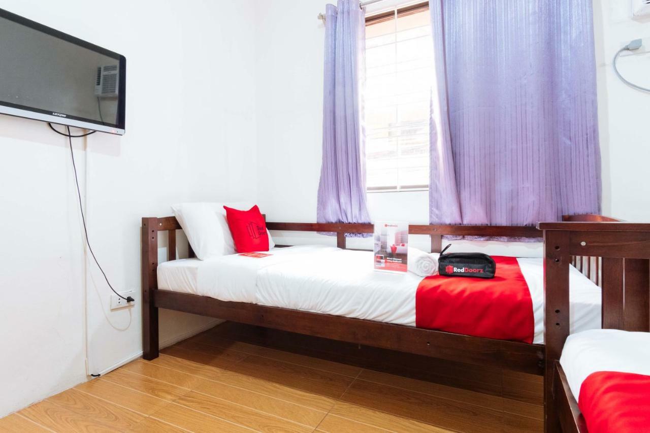 Reddoorz Near Robinsons Place Manila Bagian luar foto