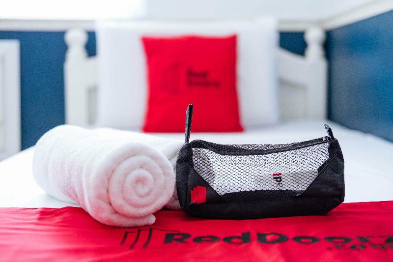 Reddoorz Near Robinsons Place Manila Bagian luar foto